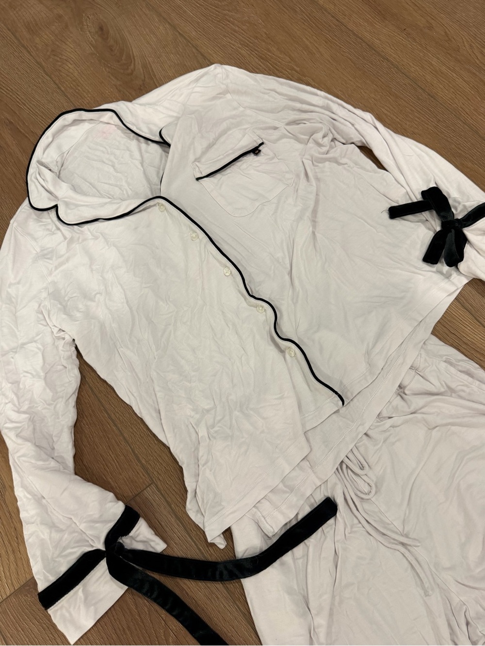Victoria Secret Modal White and Black velvet bow sleeve Pajamas size L worn once